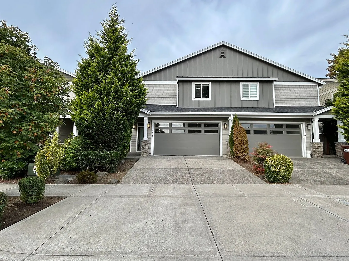 Large 3 Bed, 2.5 Bath Modern House! — Photo 2