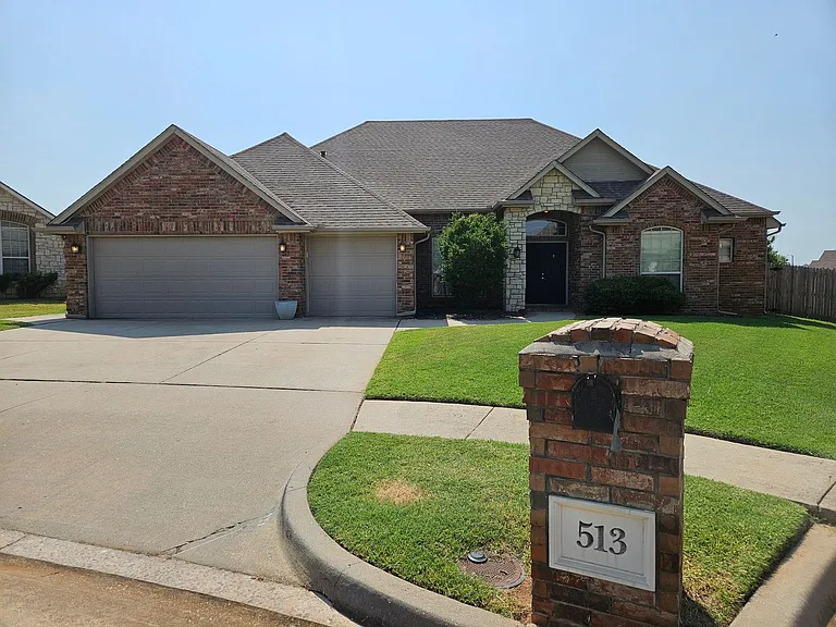 513 Summit View Ct — Photo 1