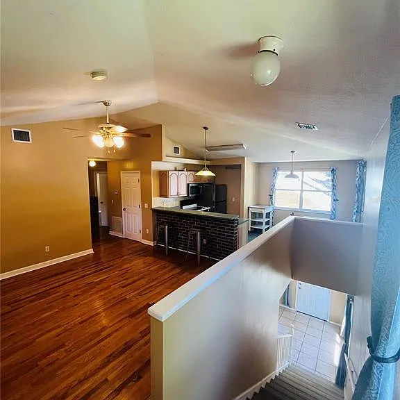 520 E Amelia St — Photo 4