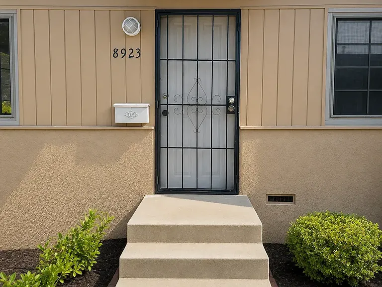 8923 Reading Ave — Photo 1