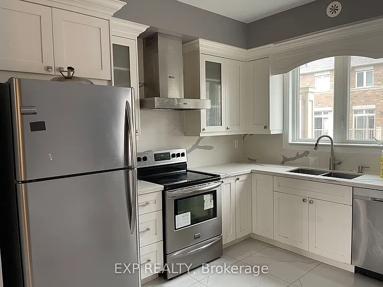 38 Comely Way — Photo 3