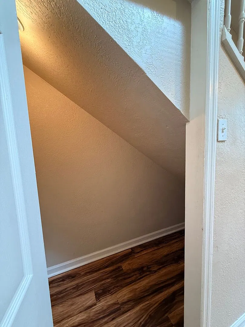 Charming Townhome with Loft off Hartsfield Road — Photo 4