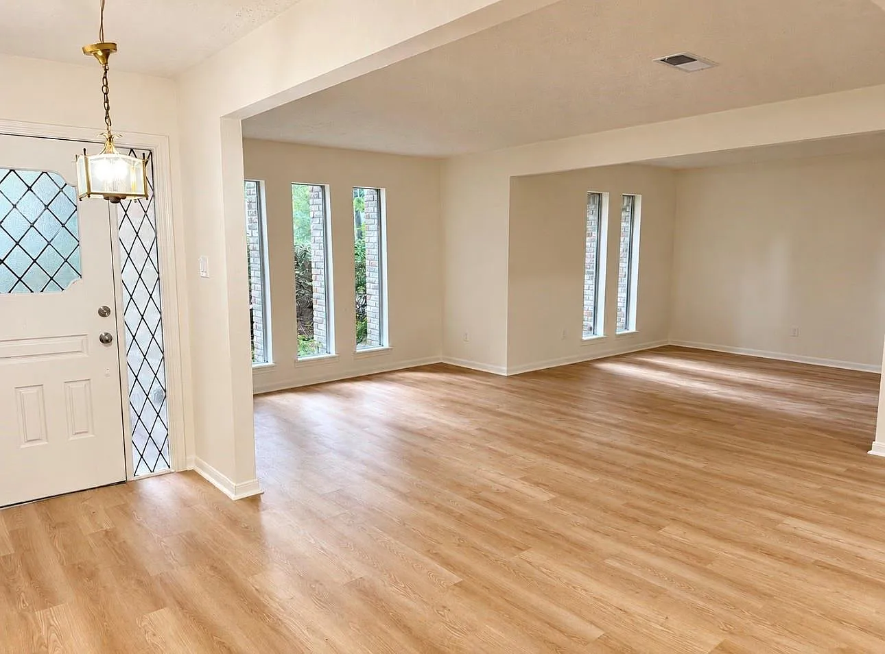 4 bed, 2.5 bath, 2288 sqft, $2,500 — Photo 3