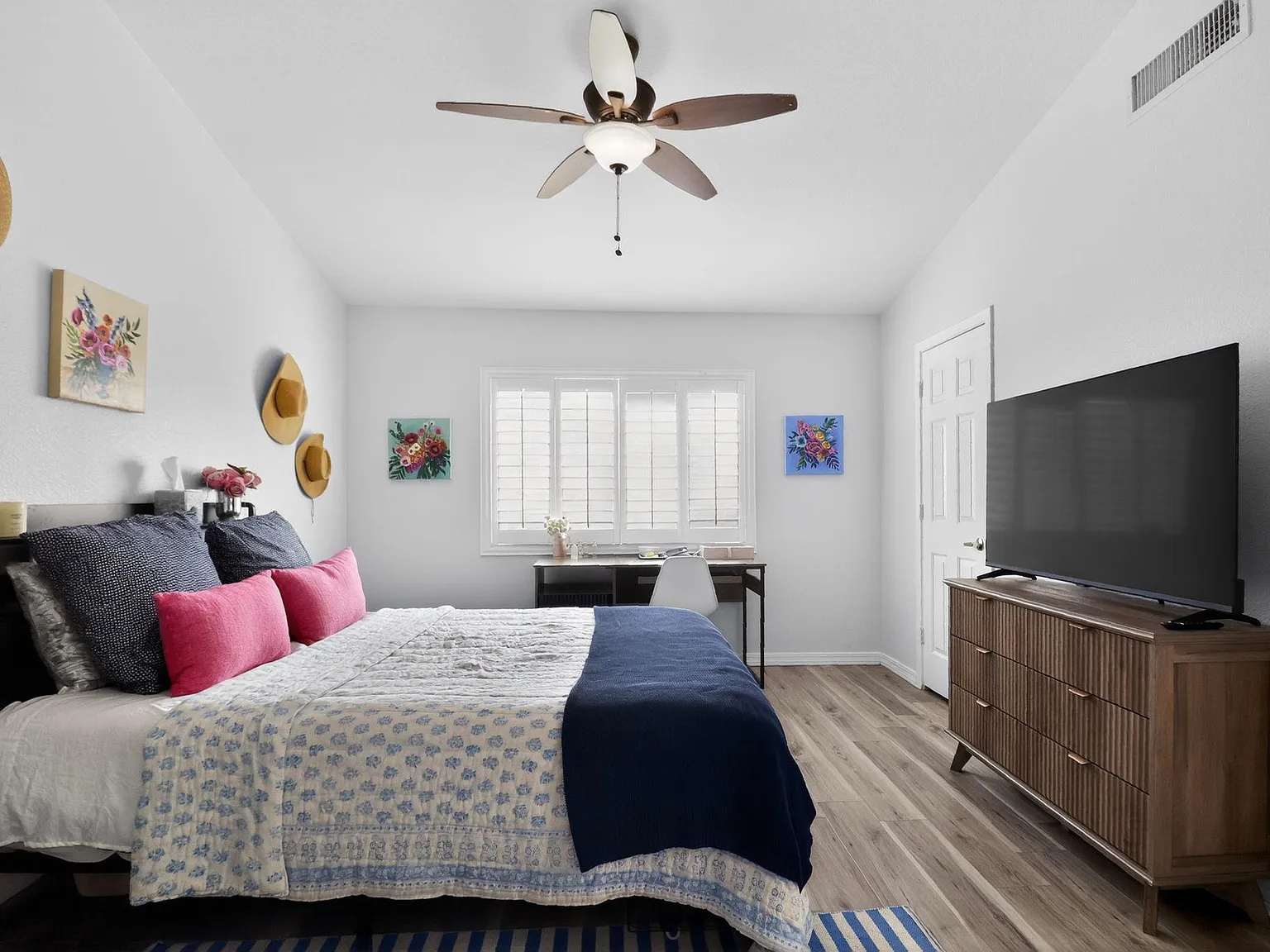 3 bed, 2.0 bath, 1527 sqft, $1,412 — Photo 2