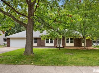 12312 N Lake Forest Dr, Dunlap, IL 61525