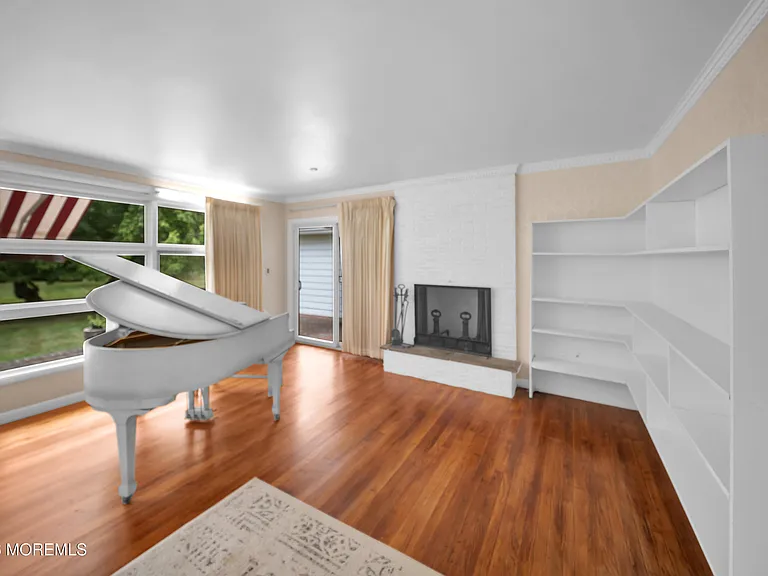 170 Bingham Ave — Photo 7