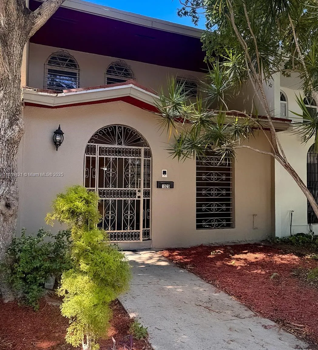 2 bed, 2.5 bath, 1780 sqft, $3,000 — Photo 1