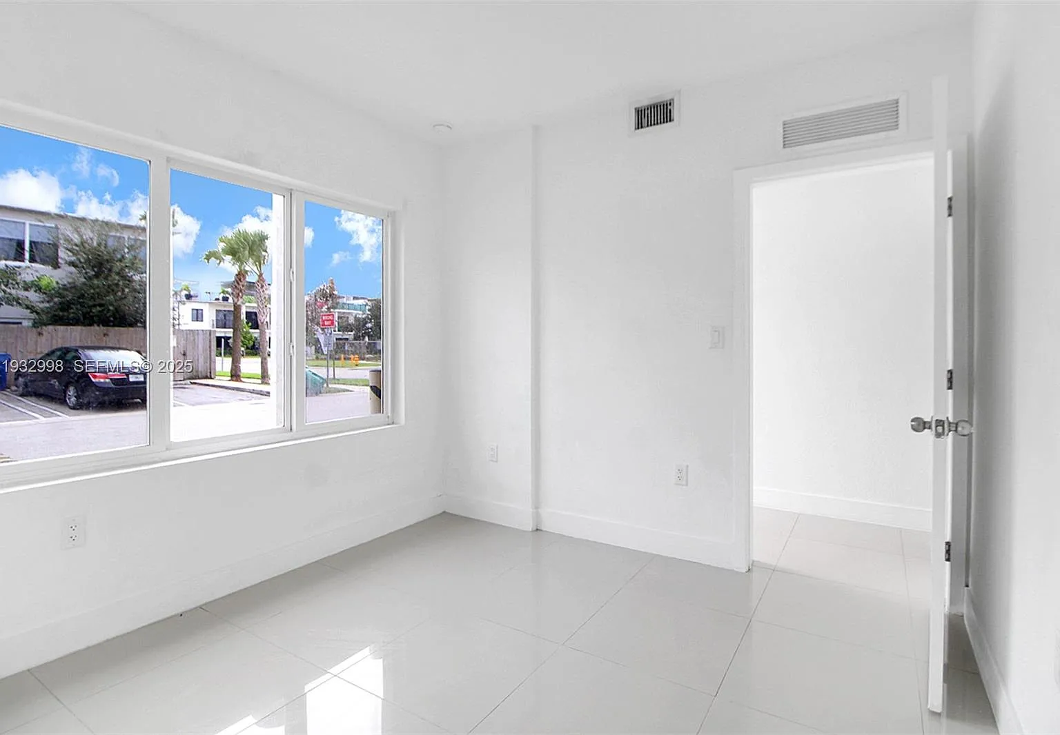 4 bed, 1398 sqft, $2,850 — Photo 3