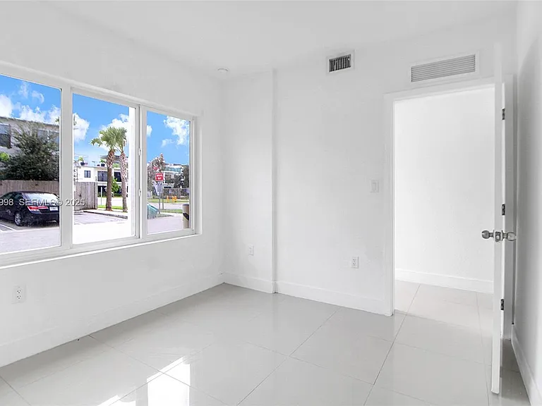 14462 SW 259th St — Photo 3
