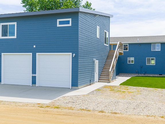 3rd image of 414 W Lake Dr