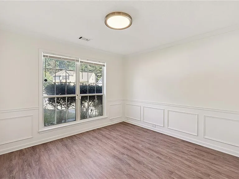 390 Manor Glen Dr — Photo 6