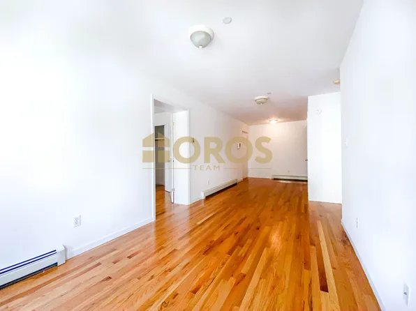 539 East 6th Street image 3 of 10