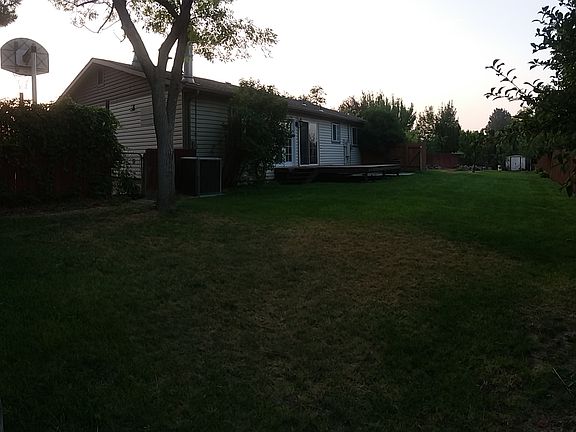 3rd image of 1194 Parkway Dr