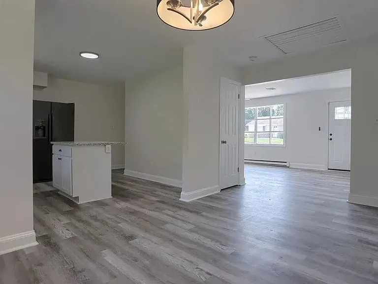 1140 Loop Dr — Photo 4