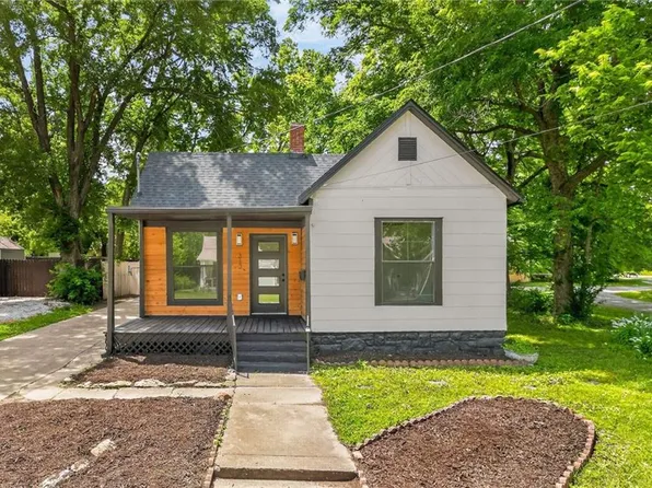313 W Poplar St, Olathe, KS 66061
