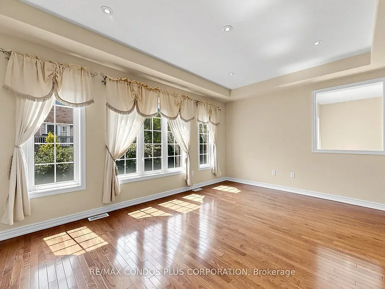 139 Queen Filomena Ave — Photo 5