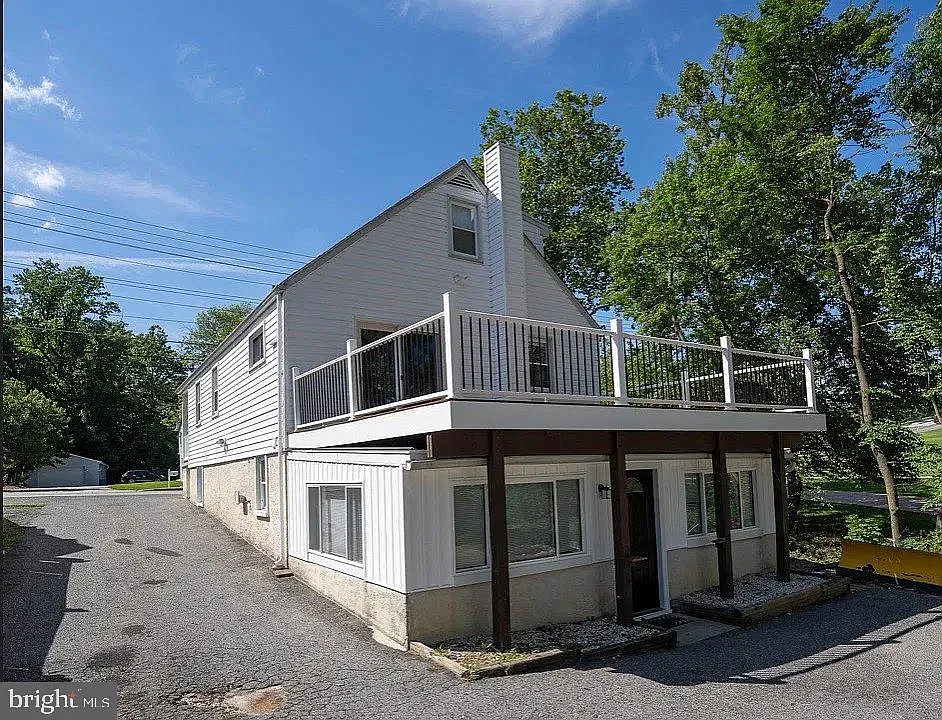 4 bed, 1.0 bath, 1224 sqft, $2,100 — Photo 4
