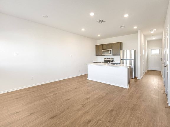 5th image of 318 Tall Cedar Way