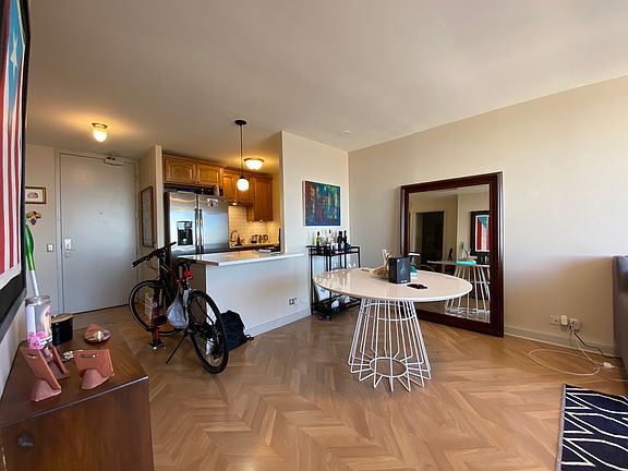 4th image of 4343 N Clarendon Ave APT 2809