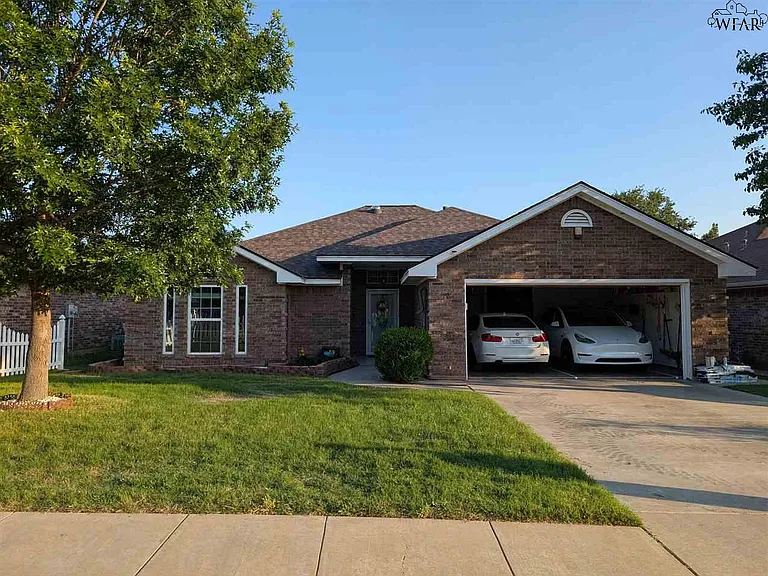 5105 Carlene Dr — Photo 2