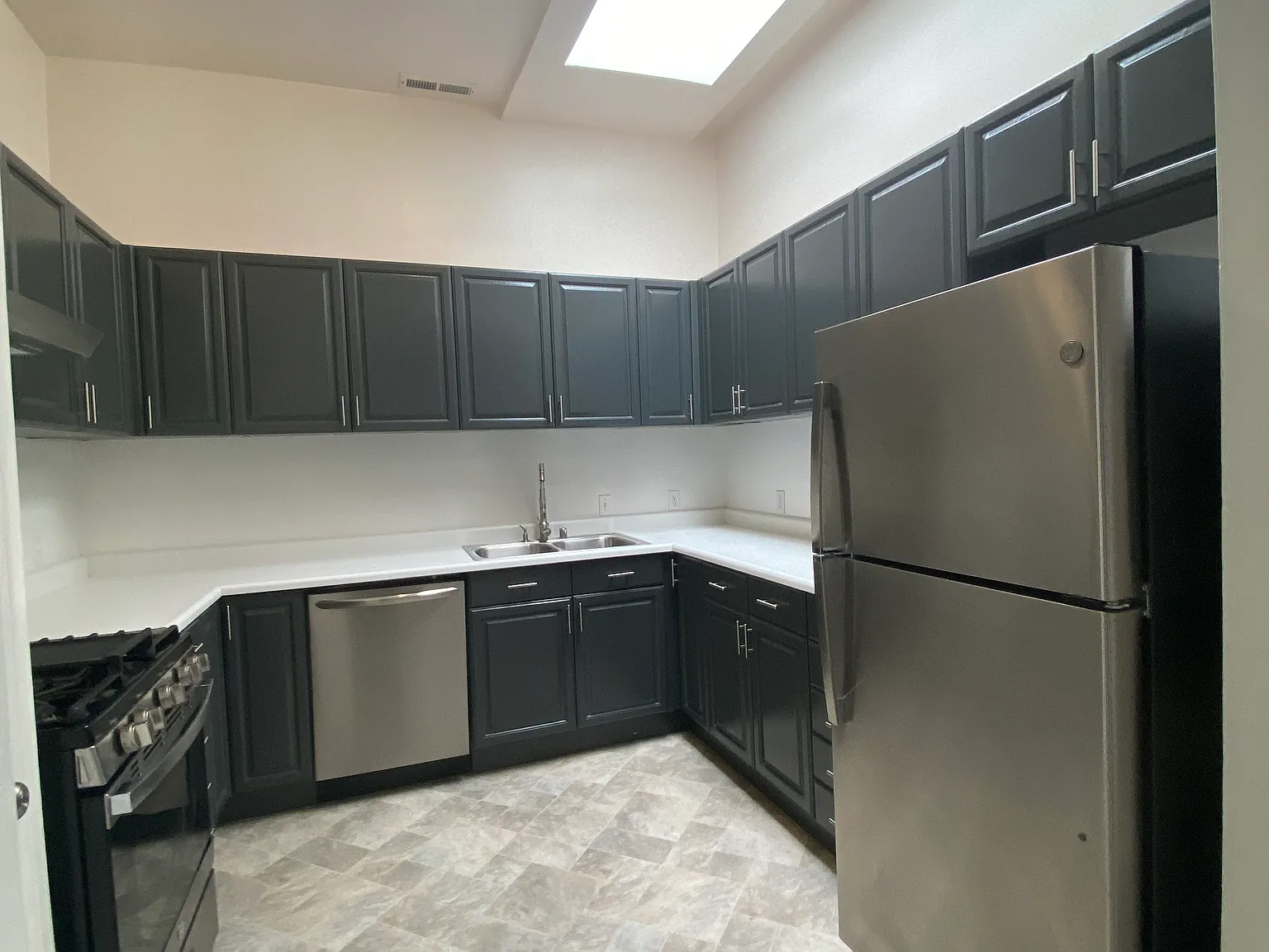 3 bed, $8,250 — Photo 4