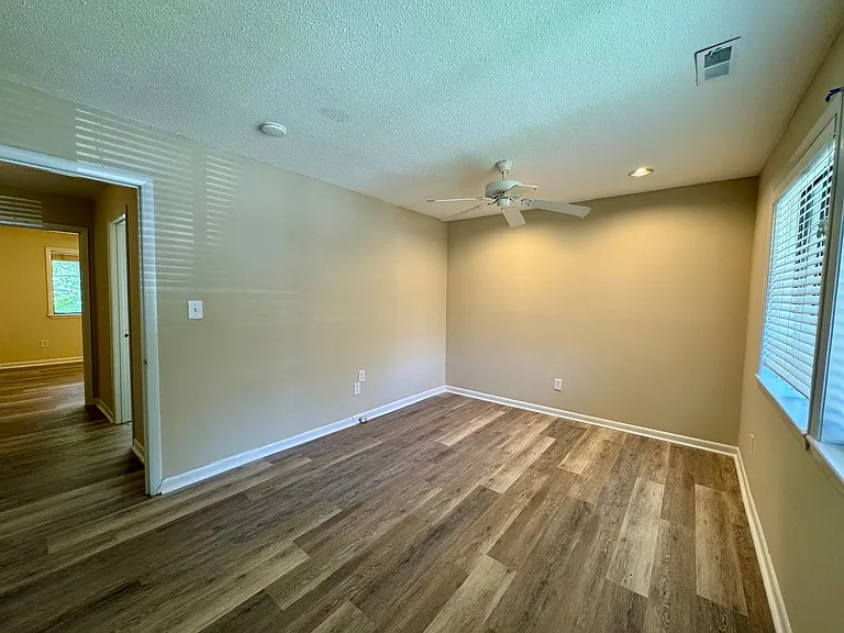 107 Oak Tree Dr — Photo 7