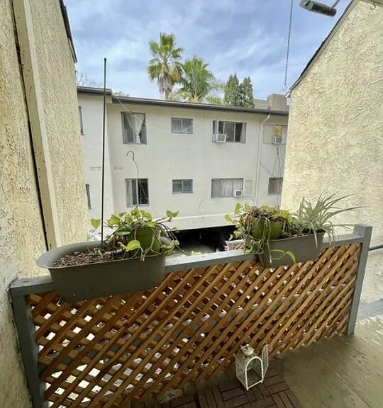 1600 N Martel Ave #B — Photo 14