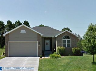 800 Goldenrod Cir, Hickman, NE 68372