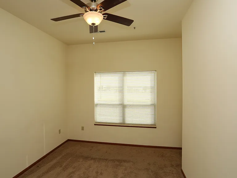 Granite Ridge Apartments — Photo 41