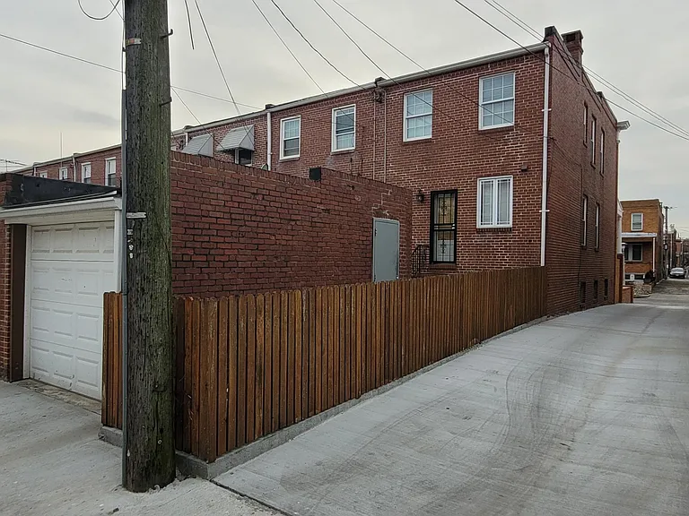 333 Folcroft St — Photo 18