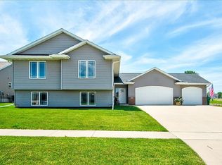 503 Valley Dr, Atkins, IA 52206