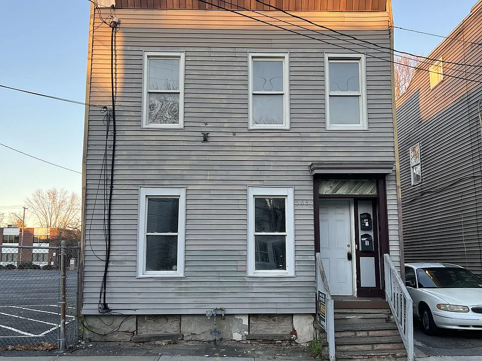 509 Yates St #1