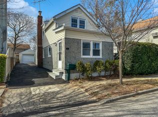 309 S 11th St, New Hyde Park, NY 11040