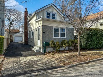 309 S 11th Street, New Hyde Park, NY, 11040