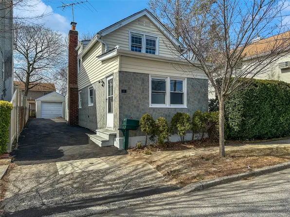 309 S 11th Street, New Hyde Park, NY 11040