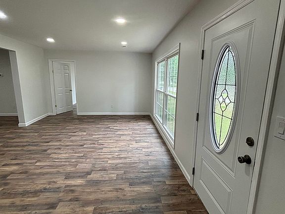 4th image of 101 Scott Dr