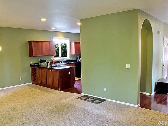 4th image of 808 Woodford Ave N