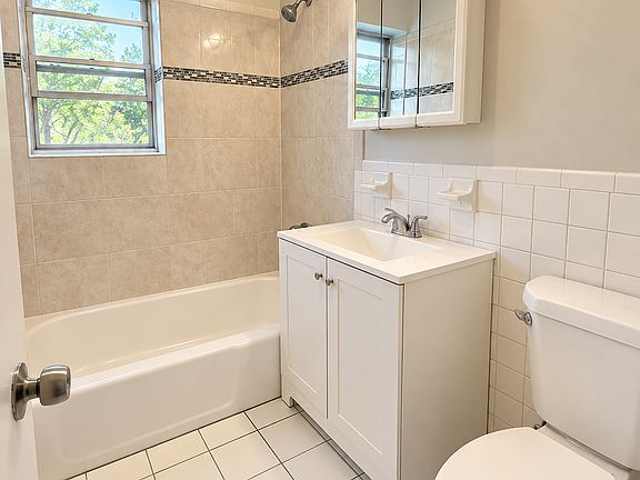 5th image of 290 Wainwright St #14