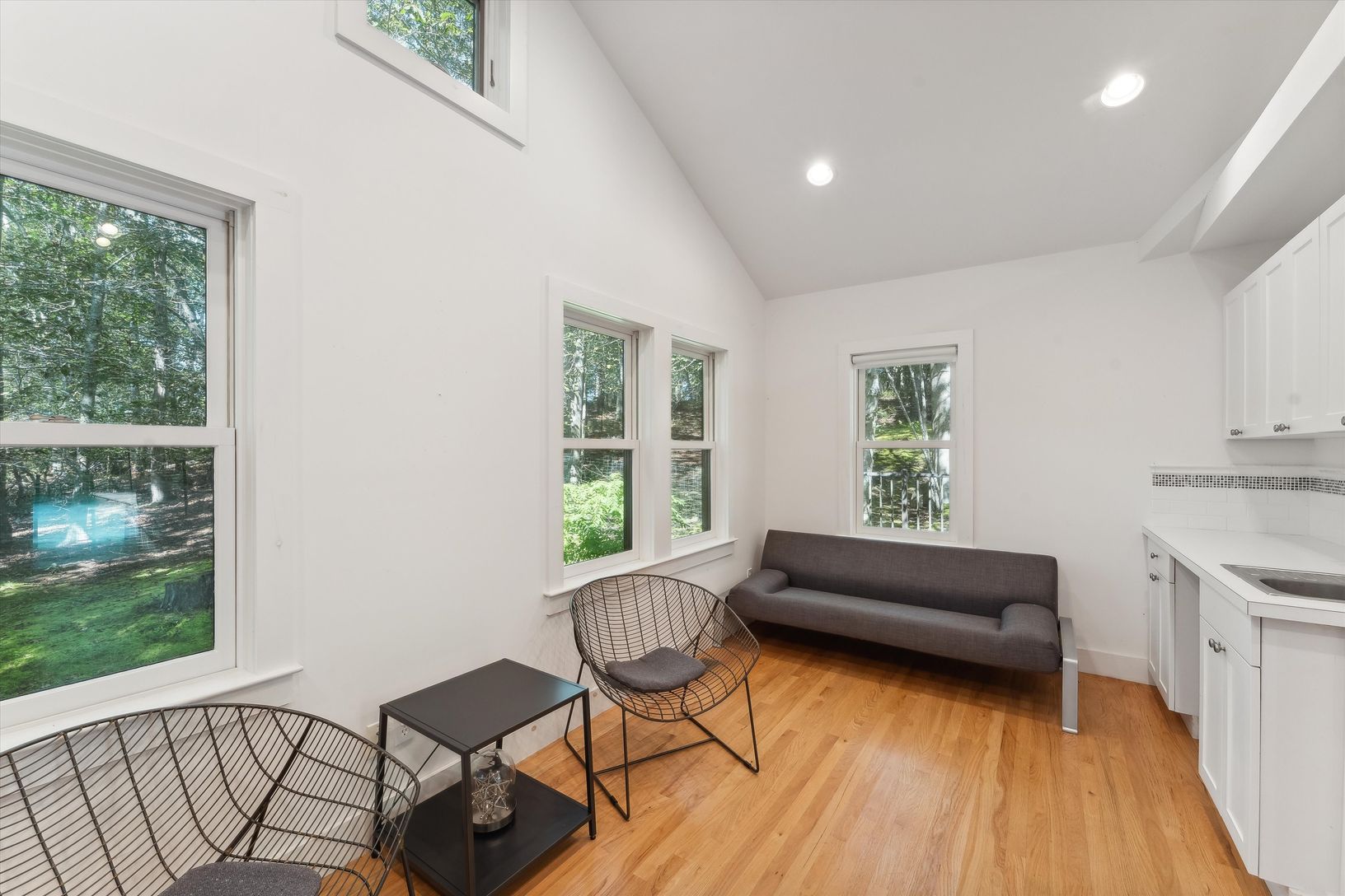  Pool House Kitchenette 