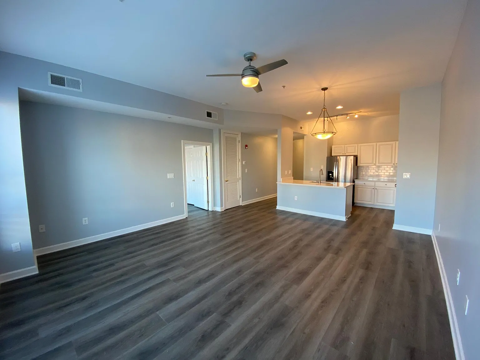1 bed, 930 sqft, $1,800 — Photo 2