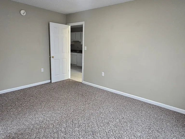 321 Poplar St — Photo 6