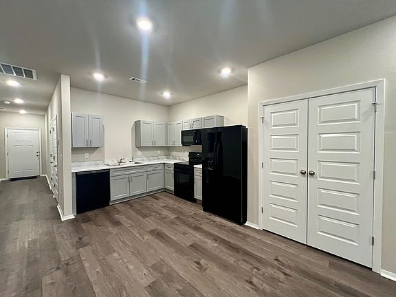 4th image of 3412 SW Adoration St