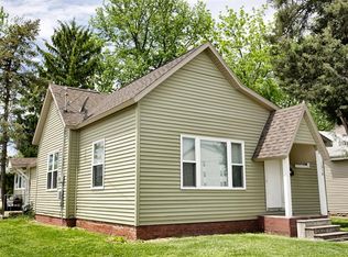 1316 4th St, Charleston, IL 61920