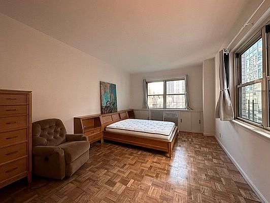 3rd image of 200 E 58th St APT 15H