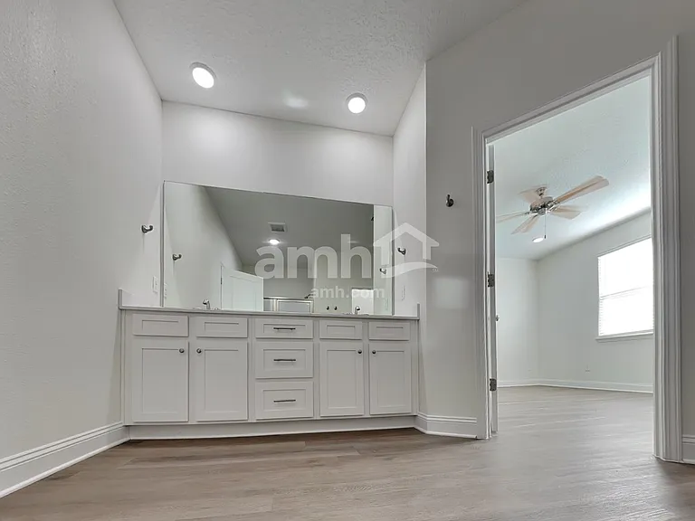 11446 Bay Hill Cir — Photo 16