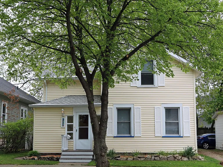 910 Court St — Photo 1