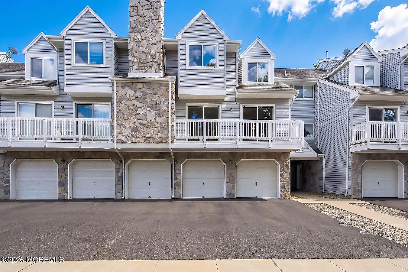 2 bed, 1.5 bath, 1409 sqft, $2,600 — Photo 1