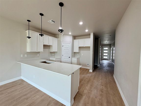 5th image of 1309 Lone Pine Way