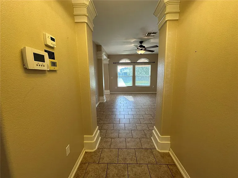 1132 Imperial St — Photo 2