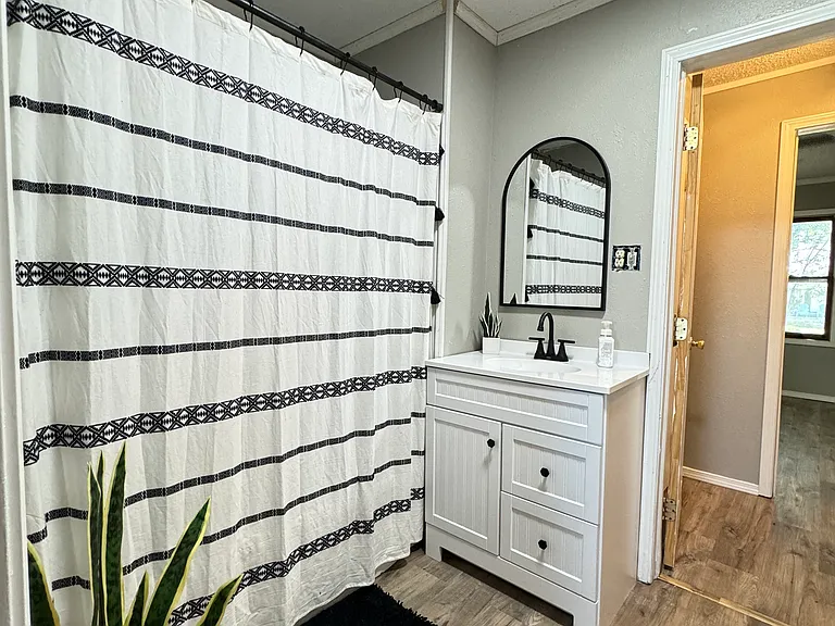 1240 E Walnut St — Photo 26